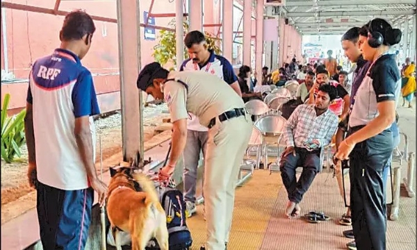இன்று பாபர் மசூதி இடிப்பு தினத்தை முன்னிட்டு தமிழகம் முழுவதும் பாதுகாப்பு நடவடிக்கைகள் தீவிரம் இன்று பாபர் மசூதி இடிப்பு தினத்தை முன்னிட்டு தமிழகம் முழுவதும் பாதுகாப்பு நடவடிக்கைகள் தீவிரம்