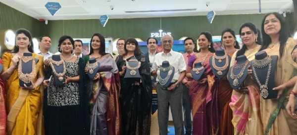 At Kovai Joy Alukkas, Brilliance Diamond Jewellery ExhibitionCustomers purchasing jewellery worth over Rs. 1 lakh will receive a free gold coin. At Kovai Joy Alukkas, Brilliance Diamond Jewellery ExhibitionCustomers purchasing jewellery worth over Rs. 1 lakh will receive a free gold coin.