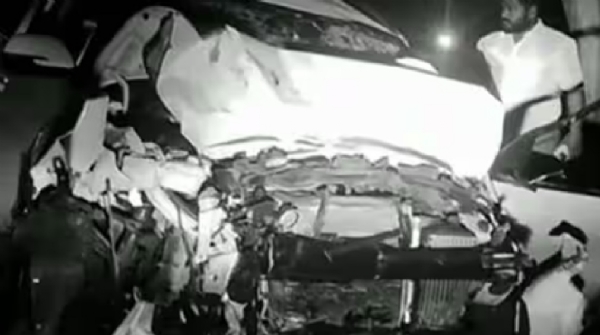 ராமநாதபுரத்தில் கார்கள் நேருக்கு நேர் மோதி விபத்து - 5 பேர் உயிரிழப்பு ராமநாதபுரத்தில் கார்கள் நேருக்கு நேர் மோதி விபத்து - 5 பேர் உயிரிழப்பு