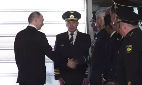 இரண்டு நாட்கள் இந்திய பயணத்தை நிறைவு செய்த அதிபர் புதின் ரஷியா புறப்பட்டார் இரண்டு நாட்கள் இந்திய பயணத்தை நிறைவு செய்த அதிபர் புதின் ரஷியா புறப்பட்டார்