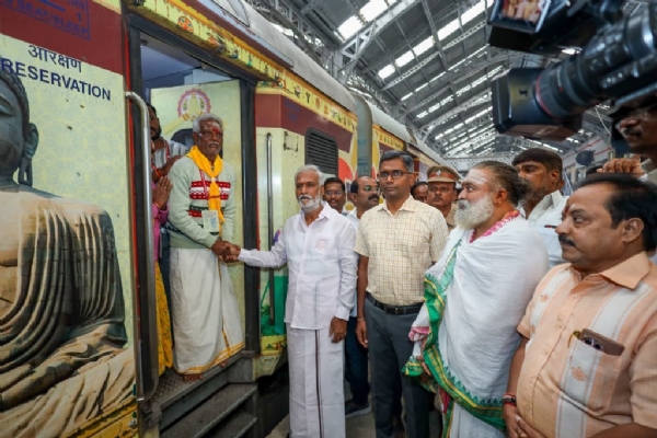 மூத்த குடிமக்களுக்கான தமிழக அரசின் ராமேசுவரம் - காசி ஆன்மீகப் பயணத்தை அமைச்சர் சேகர்பாபு இன்று தொடங்கி வைத்தார் மூத்த குடிமக்களுக்கான தமிழக அரசின் ராமேசுவரம் - காசி ஆன்மீகப் பயணத்தை அமைச்சர் சேகர்பாபு இன்று தொடங்கி வைத்தார்