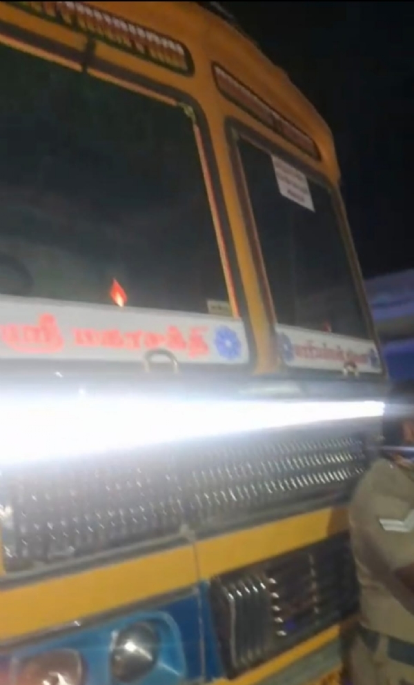 An attempt to smuggle wheat sacks by truck at night from the fair price shop—employees were detained—has caused a stir in Coimbatore.