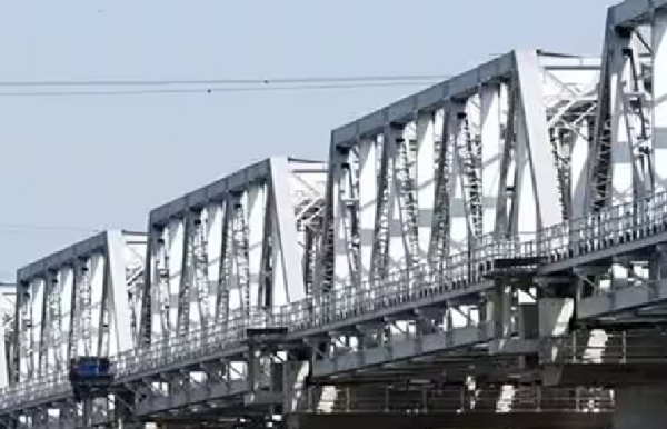 ரயில்வே நுழைவு பாலத்தில் சீரமைப்பு பணிகள் தொடக்கம்  - ஈரோட்டில் டிச 11 ஆம் தேதி வரை போக்குவரத்து மாற்றம்