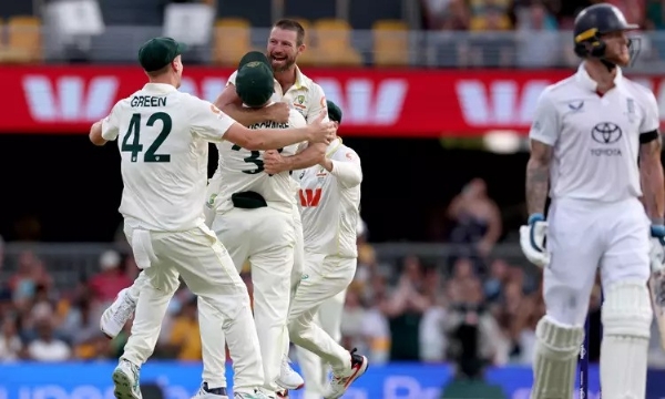 ஆஷஸ் 2-வது டெஸ்ட் - 5 போட்டிகள் கொண்ட தொடரில் 2-0 என்ற கணக்கில் ஆஸ்திரேலியா முன்னிலை