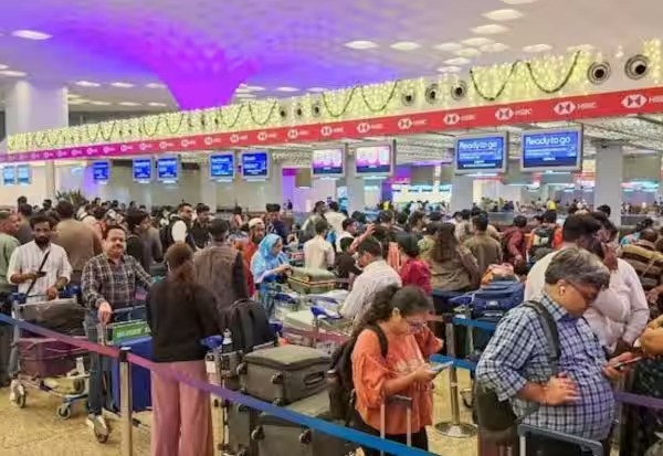 இன்றும் இண்டிகோ விமான தாமதங்கள்  தொடரும் என பயணிகளுக்கு டில்லி விமான நிலையம் எச்சரிக்கை