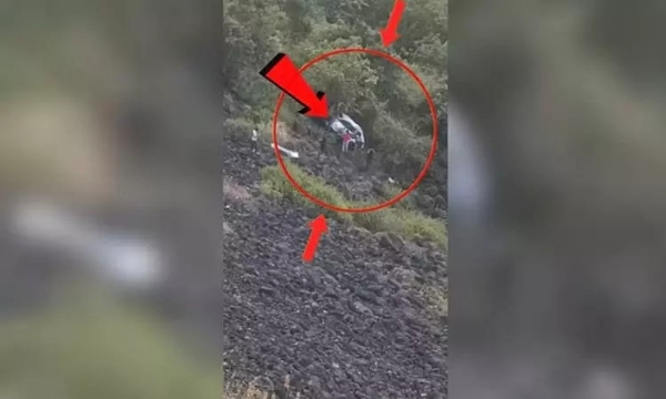 நாசிக் மாவட்டத்தில் கோர விபத்து -  600 அடி பள்ளத்தாக்கில் கார் கவிழ்ந்து  6 பேர் பலி