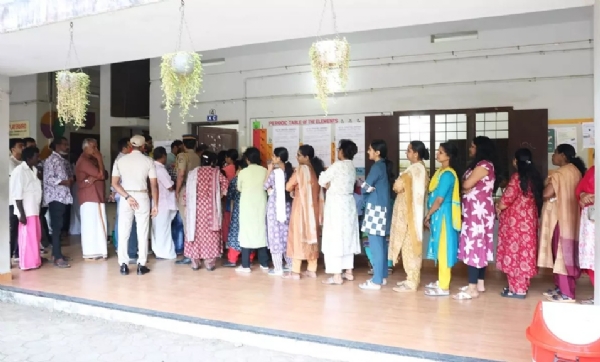 கேரளாவில் உள்ளாட்சி தேர்தல் வாக்குப்பதிவு தொடக்கம்
