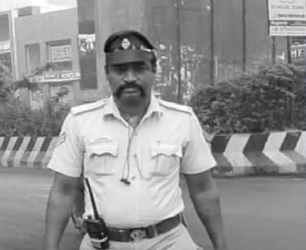 வாகனச் சோதனையின்போது கார் மோதிய விபத்தில் காவலர் உயிரிழப்பு வாகனச் சோதனையின்போது கார் மோதிய விபத்தில் காவலர் உயிரிழப்பு