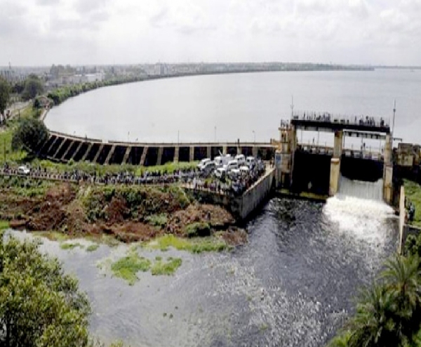 முழு கொள்ளளவை எட்டிய புழல் ஏரி - கரையோர மக்களுக்கு வெள்ள அபாய எச்சரிக்கை