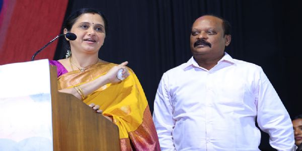 திரையுலகில் தன்னை அறிமுகப்படுத்திய இயக்குநருக்கு முதல் முறையாக நன்றி தெரிவித்த தேவயானி!