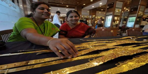 தமிழ்நாட்டு மக்களுக்கு அட்சய திருதியை ஆஃபரை அள்ளிக்கொடுக்கும் நகைக் கடைகள்!