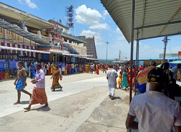Tiruttani Morgan Kovil Crowd