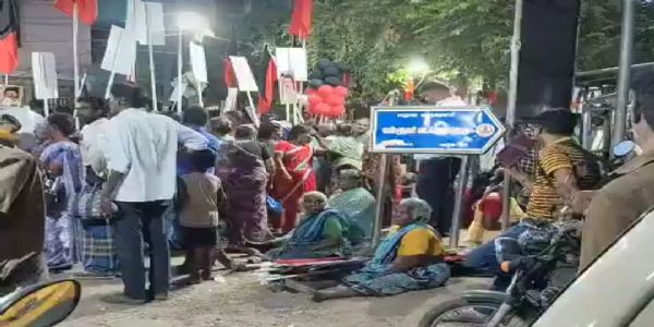 முதலமைச்சரின் ரோட் ஷோ -பல மணி நேரமாக காத்திருந்த பெண்கள்