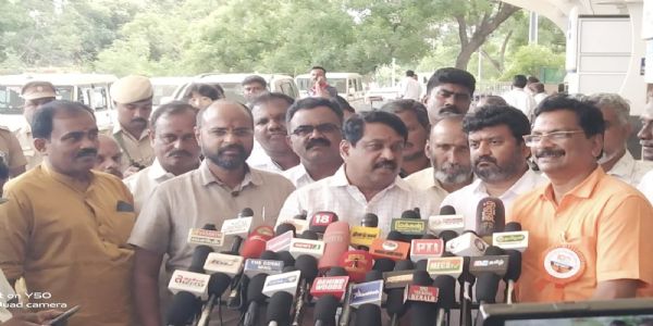 மதுரையில் நடைபெற்ற முருக பக்தர்கள் மாநாட்டில் திராவிடத்தை ஒழிப்போம் என்று அண்ணா பெரியார் படங்களுடன் வீடியோ வெளியானது குறித்து நான் இன்னும் பார்க்கவில்லை - பாஜக மாநில தலைவர் நயினார் நாகேந்திரன்