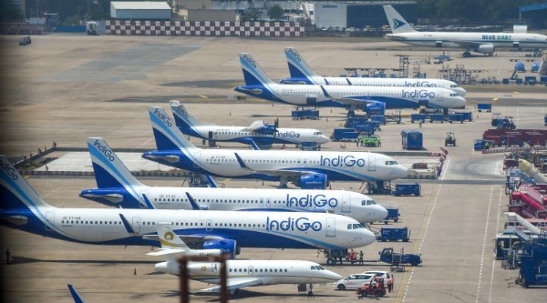 விமான பயணிகளின் எண்ணிக்கை சரிவு