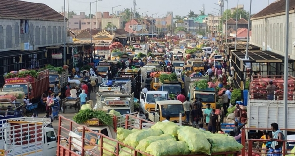 சிறப்பு அதிகாரிகள் நியமனத்தால் கோயம்பேடு மார்க்கெட்டில் போக்குவரத்து நெரிசல் குறைப்பு - வியாபாரிகள் மகிழ்ச்சி