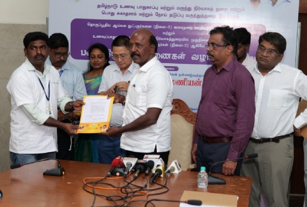 பொது சுகாதாரத் துறை ஆய்வக நுட்புநர் உள்ளிட்ட பணியிடங்களுக்கு தேர்வானவர்களுக்கு அமைச்சர் சுப்பிரமணியன் பணி நியமன ஆணையினை வழங்கினார் பொது சுகாதாரத் துறை ஆய்வக நுட்புநர் உள்ளிட்ட பணியிடங்களுக்கு தேர்வானவர்களுக்கு அமைச்சர் சுப்பிரமணியன் பணி நியமன ஆணையினை வழங்கினார்