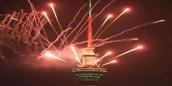 வாணவேடிக்கைகளுடன் களைகட்டிய நியூசிலாந்து புத்தாண்டு கொண்டாட்டம்