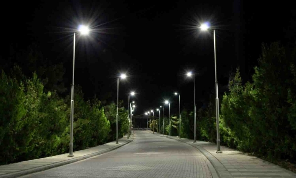 சென்னையில் ரூ.10.85 கோடி மதிப்பீட்டில் 2,000க்கும் மேற்பட்ட எல்.இ.டி. தெரு விளக்குகள் அமைக்கும் பணிகள் தீவிரம் சென்னையில் ரூ.10.85 கோடி மதிப்பீட்டில் 2,000க்கும் மேற்பட்ட எல்.இ.டி. தெரு விளக்குகள் அமைக்கும் பணிகள் தீவிரம்