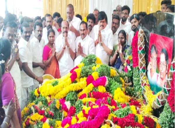 தேவேந்திரகுல வேளாளர் கூட்டமைப்பின் தலைவர் பசுபதி பாண்டியன் நினைவு தினம் - அரசியல் கட்சியினர் மரியாதை தேவேந்திரகுல வேளாளர் கூட்டமைப்பின் தலைவர் பசுபதி பாண்டியன் நினைவு தினம் - அரசியல் கட்சியினர் மரியாதை