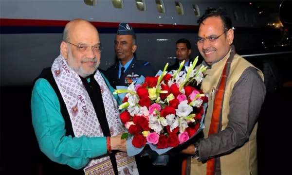 இன்று காலை ராஜஸ்தானுக்கு வருகை தந்த அமித்ஷா - விமான நிலையத்தில் முதல்-மந்திரி பஜன்லால் சர்மா சிறப்பான வரவேற்பு இன்று காலை ராஜஸ்தானுக்கு வருகை தந்த அமித்ஷா - விமான நிலையத்தில் முதல்-மந்திரி பஜன்லால் சர்மா சிறப்பான வரவேற்பு