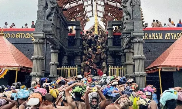 சபரிமலையில்‌ இன்று சந்தனக்குட பவனியும்‌ நாளை எருமேலியில்‌ அம்பலப்புழா, ஆலங்காடு பக்தர்‌ குழுவின்‌ பேட்டை துள்ளல்‌ நடைபெறும்