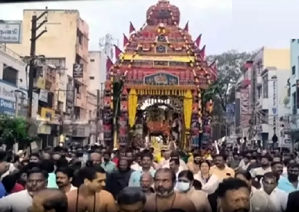 மதுரை மீனாட்சி அம்மன் கோவிலில் இன்று அஷ்டமி சப்பர விழா கோலாகலம் மதுரை மீனாட்சி அம்மன் கோவிலில் இன்று அஷ்டமி சப்பர விழா கோலாகலம்