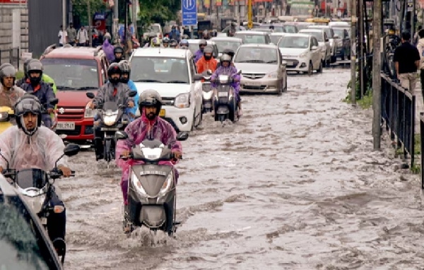 தமிழகத்தின் 5 மாவட்டங்களில் இன்று கனமழை பெய்யும் - வானிலை ஆய்வு மையம் எச்சரிக்கை தமிழகத்தின் 5 மாவட்டங்களில் இன்று கனமழை பெய்யும் - வானிலை ஆய்வு மையம் எச்சரிக்கை