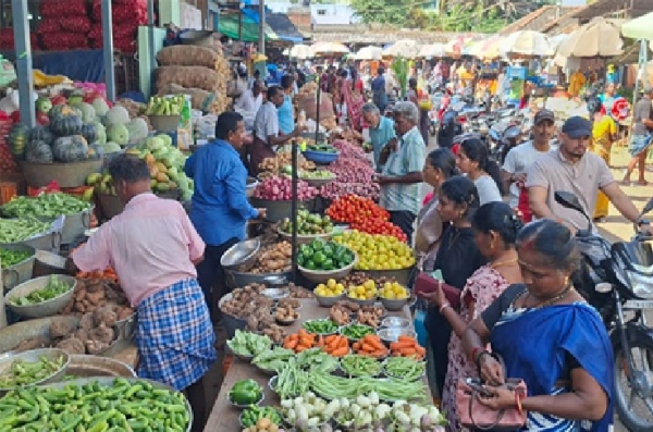 பொங்கல் பண்டிகையை முன்னிட்டு தென்காசியில் காய்கறி விற்பனை உயர்வு பொங்கல் பண்டிகையை முன்னிட்டு தென்காசியில் காய்கறி விற்பனை உயர்வு