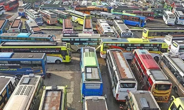 பொங்கல் பண்டிகை ஆம்னி பஸ்களில் அதிக கட்டணம் வசூலிப்பது தொடர்பாக பொதுமக்கள் புகார் அளிக்க உதவி எண்கள் - போக்குவரத்து மற்றும் சாலை பாதுகாப்பு ஆணையரகம் அறிவிப்பு