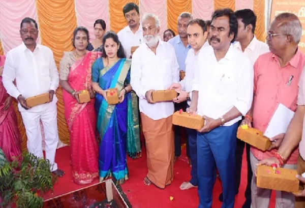 ரூ.4.58 கோடி மதிப்பீட்டில் புதிய பள்ளி கட்டிடத்திற்கு அமைச்சர் சேகர்பாபு அடிக்கல் நாட்டினார் ரூ.4.58 கோடி மதிப்பீட்டில் புதிய பள்ளி கட்டிடத்திற்கு அமைச்சர் சேகர்பாபு அடிக்கல் நாட்டினார்