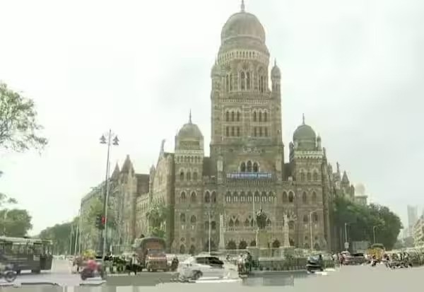 மஹாராஷ்டிராவில் மும்பை உட்பட 29 மாநகராட்சிகளுக்கு இன்று உள்ளாட்சி தேர்தல் - நாளை வாக்கு எண்ணிக்கை மஹாராஷ்டிராவில் மும்பை உட்பட 29 மாநகராட்சிகளுக்கு இன்று உள்ளாட்சி தேர்தல் - நாளை வாக்கு எண்ணிக்கை