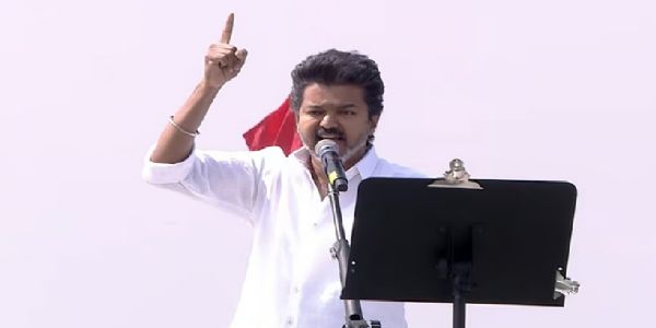 தேர்தலில் போட்டியிட விரும்புபவர்களின் விவரங்களை சேகரிக்க விண்ணப்பம் வழங்கியுள்ள தமிழக வெற்றிக் கழகம்