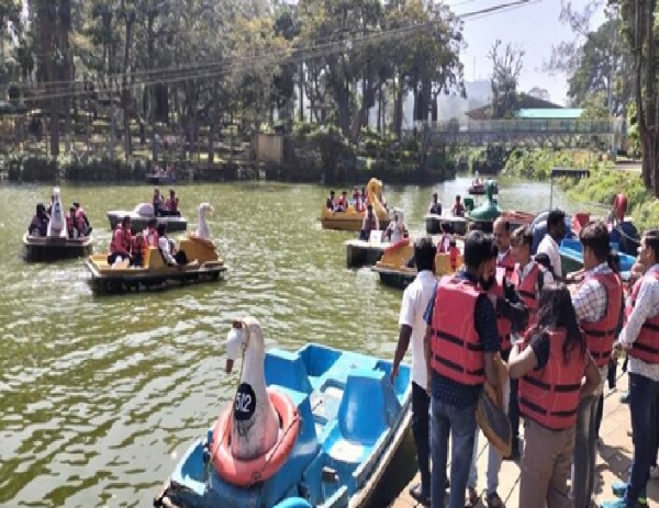 காணும் பொங்கலை கொண்டாட ஏற்காட்டில் அலைமோதும் சுற்றுலா பயணிகள் கூட்டம்