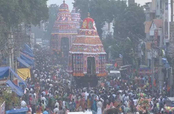 சிதம்பரம் நடராஜர் கோயிலில் ஆருத்ரா தரிசன விழாவை முன்னிட்டு இன்று தேரோட்டம் சிதம்பரம் நடராஜர் கோயிலில் ஆருத்ரா தரிசன விழாவை முன்னிட்டு இன்று தேரோட்டம்