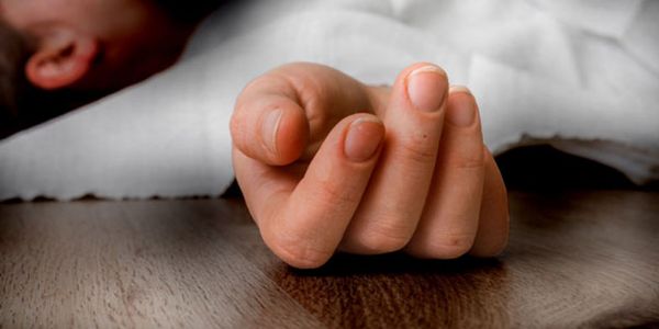 தனியார் நிதி நிறுவன ஊழியர் தூக்கில் தொங்கியவாறு சடலமாக மீட்பு