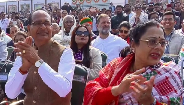 குடியரசு தின விழா கொண்டாட்டத்தில் காங்கிரஸ் எம்.பி ராகுல் காந்திக்கு மூன்றாவது வரிசையில் இருக்கை ஒதுக்கியதால் சர்ச்சை குடியரசு தின விழா கொண்டாட்டத்தில் காங்கிரஸ் எம்.பி ராகுல் காந்திக்கு மூன்றாவது வரிசையில் இருக்கை ஒதுக்கியதால் சர்ச்சை