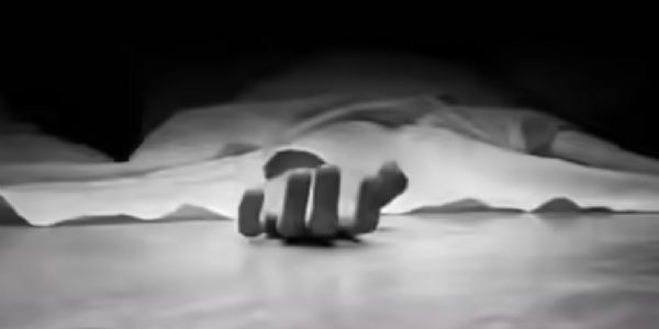 அரசு பஸ்சில் பெண்களிடம் ரகளை - கலெக்டர் அலுவலக வாசலில் ரத்த வெள்ளத்தில் கிடந்த ஆசாமி