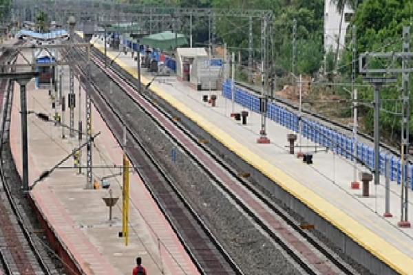 சென்னை ரயில் நிலையங்களில் மறுசீரமைப்பு பணிகள் தீவிரம்