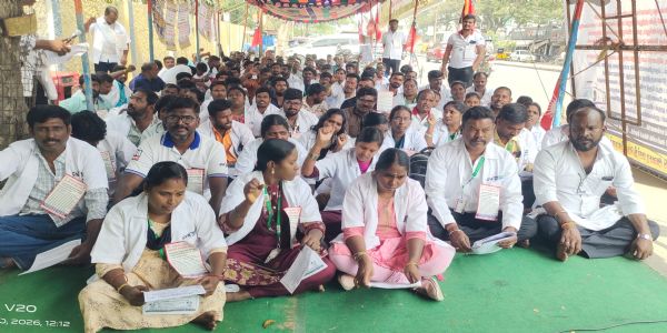 பல்வேறு கோரிக்கைகளை வலியுறுத்தி 108 ஆம்புலன்ஸ் ஊழியர்கள் உண்ணாவிரத போராட்டம்!