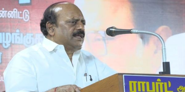 துணை முதல்வர் உதயநிதி ஸ்டாலின் பிறந்தநாள் கொண்டாட்ட விழா - வீரர்களுக்கு விளையாட்டு உபகரணங்கள் வழங்கிய அமைச்சர் தா.மோ.அன்பரசன்