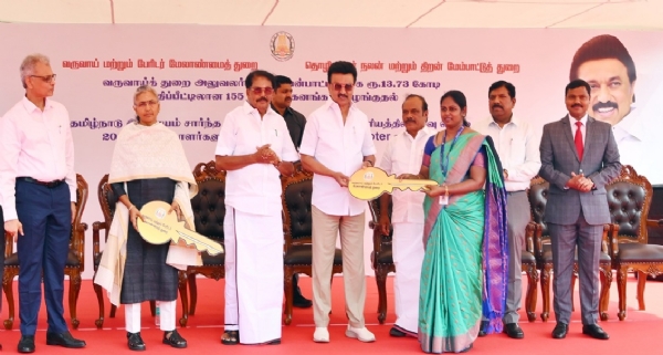 மானிய விலையில் இ-ஸ்கூட்டர் வழங்கும் திட்டத்தை முதல்வர் ஸ்டாலின் இன்று  தொடங்கி வைத்தார்