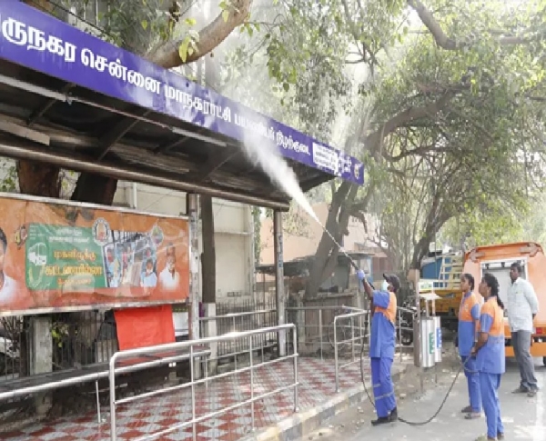 சென்னையில் 1,373 பேருந்து  நிறுத்தங்களிலும் தூய்மைப்பணிகள் தீவிரம்