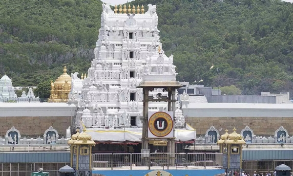 சந்திர கிரகணத்தையொட்டி மார்ச் 3-ந்தேதி திருப்பதி ஏழுமலையான் கோவிலில் பத்தரை மணி நேரம் நடை அடைப்பு