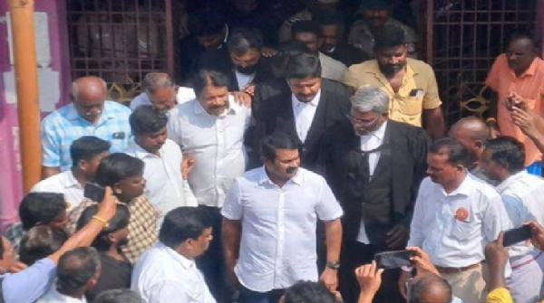 ஈரோடு இடைத்தேர்தல் வழக்கு விசாரணைக்கு சீமான் நேரில் ஆஜர்