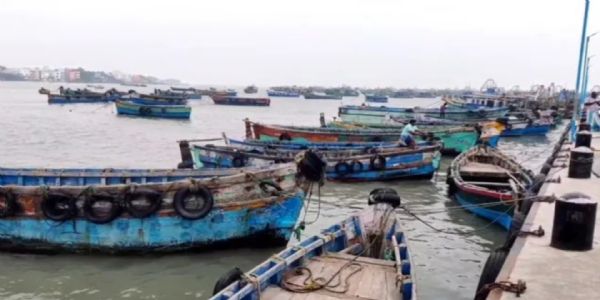 ராமேஸ்வரம், பாம்பன், மண்டபம் பகுதி மீனவர்கள் கடலுக்கு மீன் பிடிக்கச் செல்ல தடை