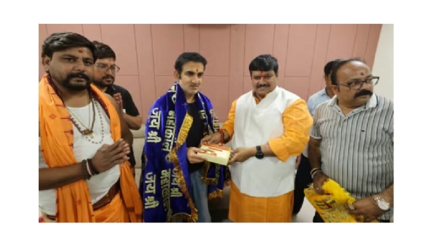 இந்தியா-வெஸ்ட் இண்டீஸ் போட்டிக்கு முன்னதாக மகாகால் கோயிலில் பயிற்சியாளர் கௌதம் கம்பீர் வழிபாடு இந்தியா-வெஸ்ட் இண்டீஸ் போட்டிக்கு முன்னதாக மகாகால் கோயிலில் பயிற்சியாளர் கௌதம் கம்பீர் வழிபாடு
