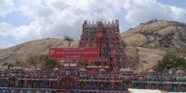 திருப்பரங்குன்றம் கோயில் வாசலில் அதிர்ச்சி -அட்வான்ஸ் பணப் பிரச்சனையால் பூக்கடை ஊழியர் உடலில் பெட்ரோல் ஊற்றி தற்கொலை
