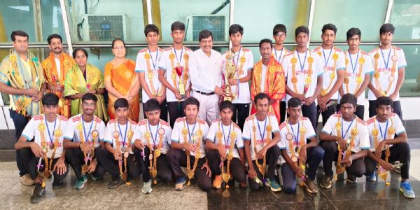 அகில இந்திய ஹாக்கி போட்டியில் சச்சிதானந்த ஜோதி நிகேதன் பள்ளி இரண்டாம் இடம் பிடித்து சாதனை