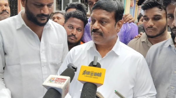 IT Minister Kumar inspects rain-hit areas in Velachery, Chennai IT Minister Kumar inspects rain-hit areas in Velachery, Chennai